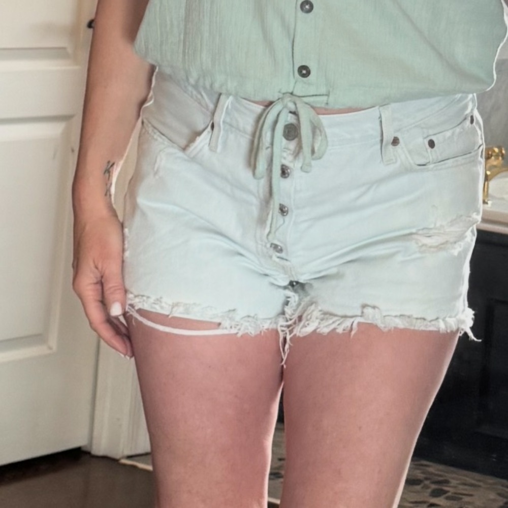 Levi cut off Jean shorts/size 7/8- 29 inch waist